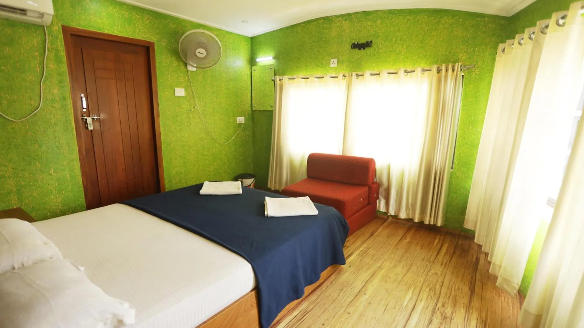 Hotel Jct Houseboat Alappuzha Botel