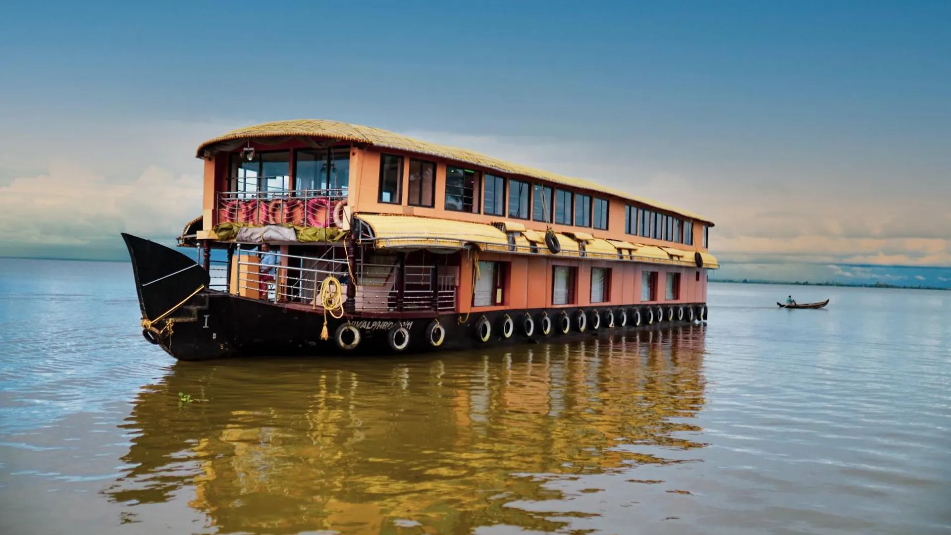 Hotel Jct Houseboat Alappuzha